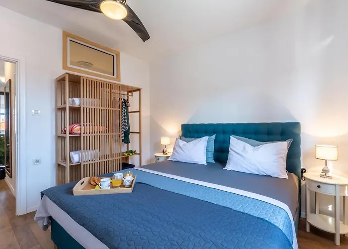 Apartments Lota On Top Location